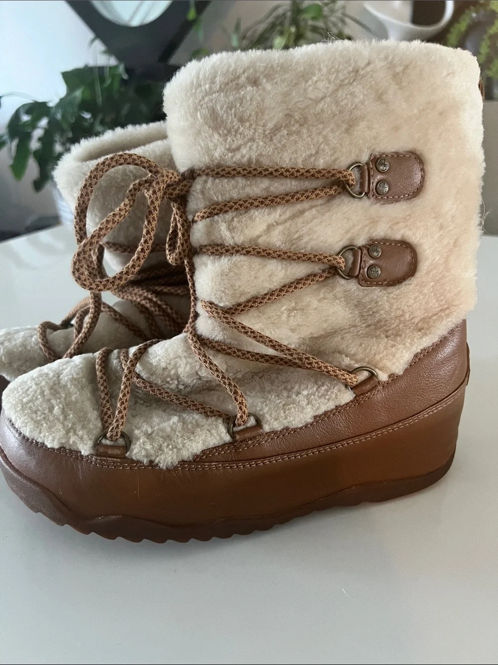 Fitflop Women’s Faux-Shearling Lace-Up Winter Boots - Cream & Brown
